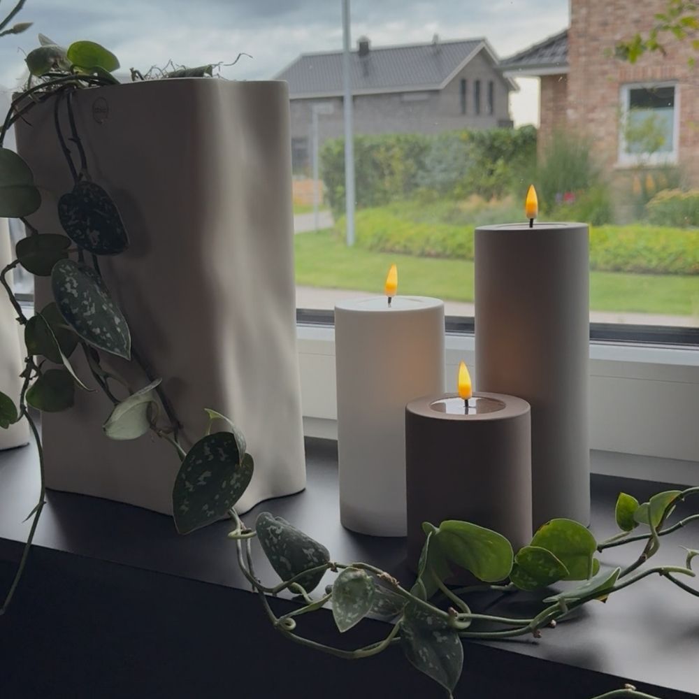besondere-kerzen_auf-der-fensternbank